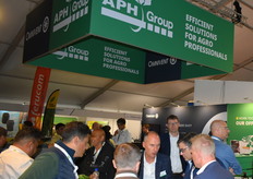 APH group druk in gesprek.