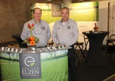 Guy Robben en Harrie van den Heuvel stonden op de beurs met de hele nieuwe huisstijl van Van den Elzen Plantenkwekerij Erp