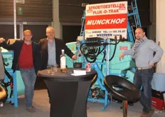 De firma Désiré Simons met Eddy en Rudy Vandevelde en Thomas Tanguy. Zij zijn agent in België voor Munckhof machines