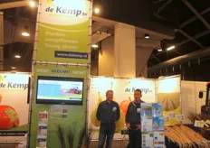 Hans van der Goor en John Gielen van Plantenkwekerij de Kemp bv waren ook naar België gekomen met hun uitgebreid assortiment planten