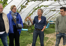 Lisan van de Tuinen van West heeft samen met haar man Wil een bedrijf neergezet met grote diversiteit aan bedrijfstakken die allemaal met elkaar in verband staan, dicht bij de consument die ze wilden verwonderen met al het leven op hun boerderij.