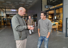 Harmen met Gijs Vroegindeweij (De Verschzaak Ochten), de jongste ondernemer die zich liet inspireren