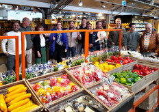Een groepsfoto, verscholen achter de AGF-stellingen