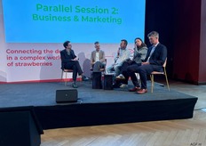 Michael Barker in een paneldiscussie met Jan Engelen (Coöperatie Hoogstraten), Tom Vanfraeyenhoven  (Hashting Solutions), Marieke Appel (Driscoll's Europe) en Bart De Langhe (KU Leuven) over branding