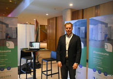 Jakob Aubell op de stand van Moleda