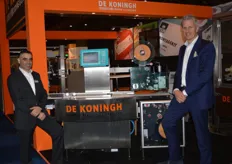 De Koningh Coding & Labeling is leverancier van het merk Leigh & Mehl. Onder deze naam worden weeg en prijsetiketteer machines aangeboden. Links Wim Kromhout en Bert Jan Dijk.