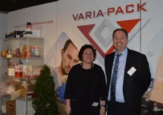 Varia-Pack uit Leuven levert een breed scala aan AGF verpakkingen. Frederik Bliek en Linda Thijs.