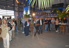 Bij de officiële opening hoort een openingsspeech. Allen uw aandacht!