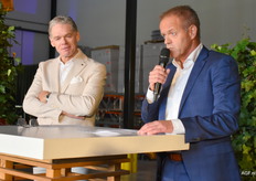 Jan van Kessel en Leon Hooghart memoreren hoe de groei van het bedrijf tot stand kwam.