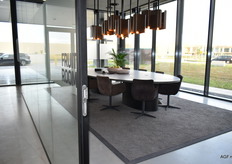 Vergaderruimte. Iedere ruimte heeft zijn eigen naam. Dit is de Fruitroom.