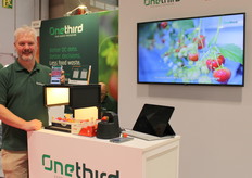 Marco Snikkers van Onethird. Visuele defectdetectie om steekproefsgewijs de kwaliteit te testen. Geen losse producten meer die je door moet snijden etc. maar een complete bak product onder het apparaat. Deze meet in no-time de kwaliteit.