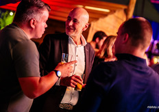 Bijpraten met relaties.