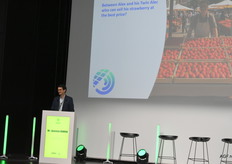 De hele dag werd vormgegeven door presentaties. Hier van Quentin Ramon van Orka Solaire over de voordelen van zonnepanelen op groothandelsmarkten