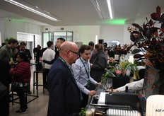 Er kon genoten worden van een hapje en een drankje