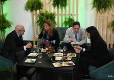 Ook tijdens de lunch werd er druk door gediscussieerd