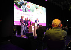 De winnaar van de Grootste Ui-verkiezing wordt vereeuwigd op de gevoelige plaat