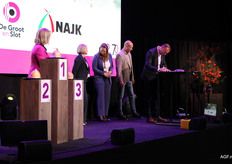 Jeroen Kuin ondertekent het samenwerkingsverband met het NAJK