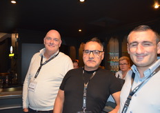 Etienne Vennink (VGK Cool Logistics) en Musa Gezizi en Jura Atmatzidis (Job Center Haaglanden)