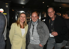 Annemiek van Vleuten bleef na haar inspirerende lezing nog even hangen voor een hapje en een drankje. Hier in gesprek met de mannen van De Bie Groentenverwerking; Tommy de Bie en Rutger Koster.