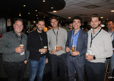 Corné van de Zande en Tim Biesheuvel van Veiling Zaltbommel, samen met Rick Luteijn, Ruben van Hoorickx en Martinique Jacobse van Growers Packers