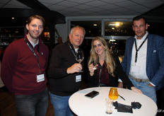 Sem Nienajadlo en Jan van Veen van Roboto Groep, samen met Corline Boekhout van Fresh Publishers en Corné Braber van AppsforAgri