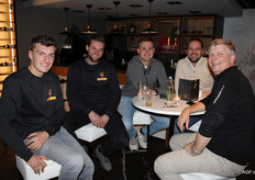 Tijmen Dekker en Ard Rustenburg van Arie Rustenburg & Zn, samen met Alexander Van de Mierop van SpecialTom, Danny van der Have en Raymond van Wensveen van Lehmann & Troost