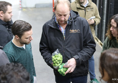 Corstiaan legt uit wat het verschil is tussen spruiten voor de Nederlandse en de Duitse markt