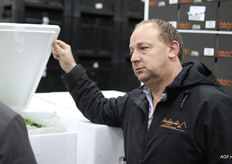 Corstiaan geeft uitleg over de spruiten die de hele wereld over worden gevlogen