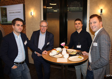Kamiel Houniet en Jeroen Schouten (Van Tol Retail) met Max van Ballegooijen (Gwynt) en Lennart van Rij (Vergeer Kaas)