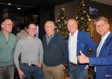 Boudewijn, Wim en Henk Jansen van Arjazon, William Nannes van JPB en Gijsbrecht Gunter voorzitter Uiencomité