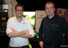 Luuk Heling van De Groene Vlieg met Emiel Kamminga die sinds dit jaar met Vika Onions als commissionair actief is