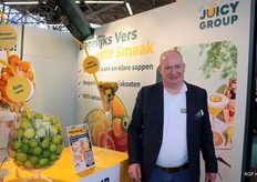 Harald ten Thij van The Juice Group. Sinds dit jaar de nieuwe 2-liter-fles van 100% r-pet.