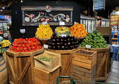 De entree van Dave's Fresh Market is visueel aantrekkelijk gemaakt met een mooie AGF-presentatie