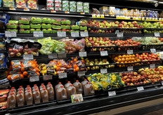 Door verschillende verpakkingsvormen biedt deze koeling vergeleken met de rest van de AGF-afdeling een rommelige aanblik