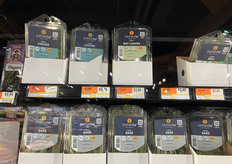 Een mindere presentatie door de witte dozen van vers verpakte kruiden