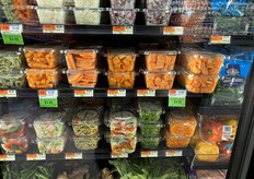 Gesneden groenten en groentemixen, o.a rode, gele ui en groene peper (8 oz; 227 gr); pompoenkronkels, -schijven, stiften en blokjes, zoete aardappelbokjes en -noedels, greontemixen