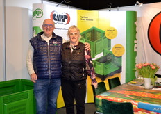 Gerald en Jannie Langerak van Capp Plast bij de welbekende groene kratten