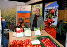 Guus van Montfoort van Montfoort Vruchtbomen en Onderstammen. Achter zich de promotie van de Red Harry, nieuw op de beurs