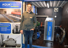 Michiel Klaassen van Aqua Feed bij een fertigatie container