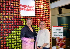 Een vrolijk plaatje: Naomi Vermue en Jessica Huissen van Vogelaar Vredehof