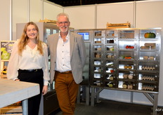 Nieuw op de beurs! Ingeborg Duits en Marcel Ooijer van Jaski Automaten, importeur van verkoopautomaten, op maat gemaakt voor de klant