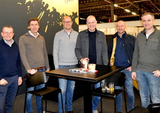 Rolf van Zandwijk van R&H, Jacco van Kessel, Martijn Van Oort en Jack van Kessel van Van Kessel Fruit, fruitteler Edwin Thissen en Arjan van Kessel van VKF