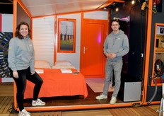 Tristan Sprij en Emma Hamers van Flexotels met achter zich een short-stay oplossing voor oa de fruitteeltsector