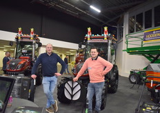 Marijn de kruijf en Thomas Hiddink bij de getunede FiatAgri (New Holland met een speciaal kleurtje) voor Jan van Wijk fruitbedrijf uit Houten