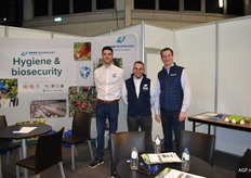 Roam Technology en Lumiforte stonden samen op de BeursNiels Claes, Jelle Vandenborne en Martijn Koerts, Lumiforte heeft Cropshader, dit middel beschermd tegen hitte en zonnebrand