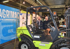 Zoekplaatje bij Van Deurzen Heftrucks / Agrimac met Marcel Stacie en Mat Lammers hadden weer genoeg te laten zien. Hun topper is nog altijd de Agrimac, een heftruck voor ruwterrein met grove banden.