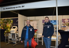 St Middelkoop met Arie Pannekoek en Wilmar van Maanen zitten nog altijd vol in de fruitteelt met hun installatietechniek en bouwmaterialen