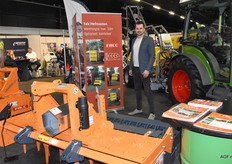 Joachim van Vliet van de gelijknamige Handelsonderneming met de Falc maaiers en hefmasten