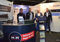 Middendorp Montage en BlauHoff samen op de beurs; van batterijen, dak en gevelpanelen of zonnepanelen, ze kunnen je van alles voorzien. Dirk-Jan van Nifterik, Anton Bunt, Sander Vernooij, en Evert Stigter