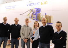 Ton van 't Hof, Maarten Verbruggen, Lars van der Weij, Tina Scheffer, Rutger Verbruggen en Gerben Jongerman van Verbruggen Palletizing Solution. Introductie van de V-Stack 630 met vernieuwd bovenframe.